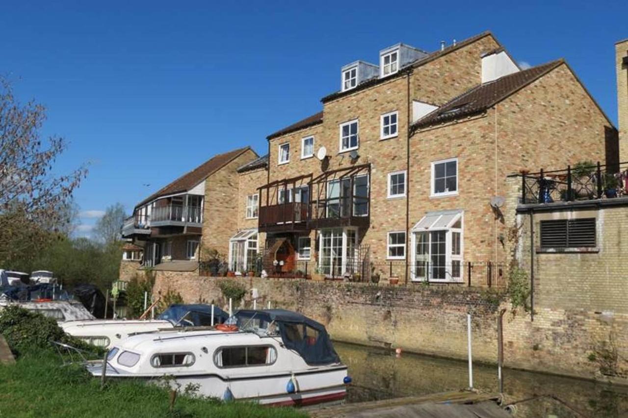 River Courtyard Apartment In The Heart Of Stneots Saint Neots Kültér fotó