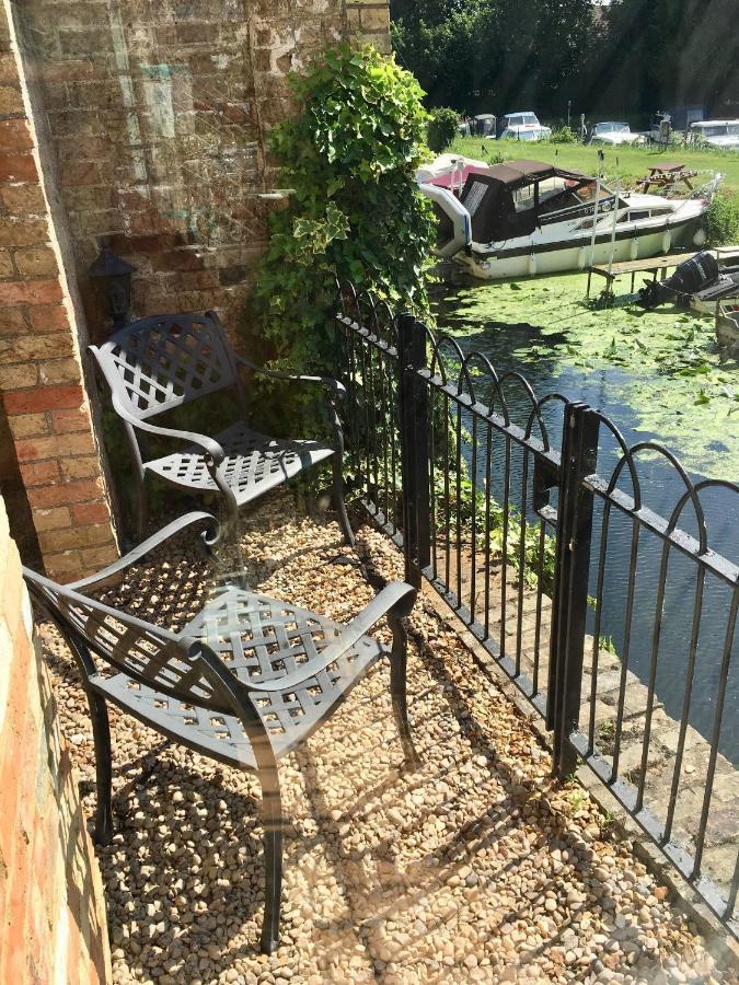 River Courtyard Apartment In The Heart Of Stneots Saint Neots Kültér fotó