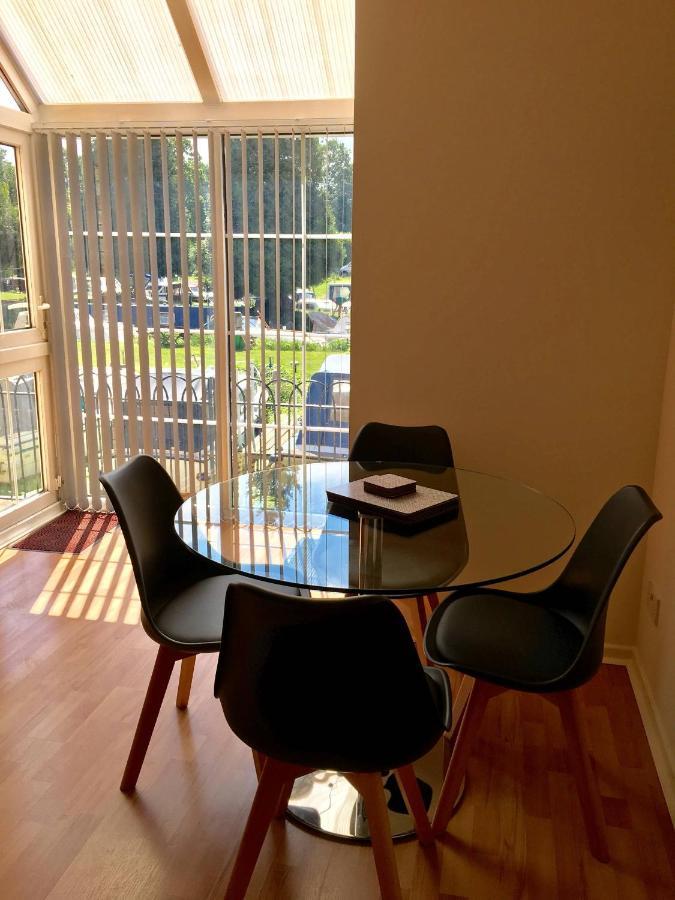 River Courtyard Apartment In The Heart Of Stneots Saint Neots Kültér fotó