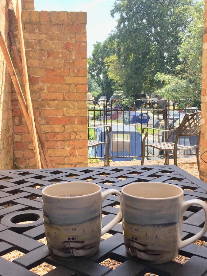 River Courtyard Apartment In The Heart Of Stneots Saint Neots Kültér fotó
