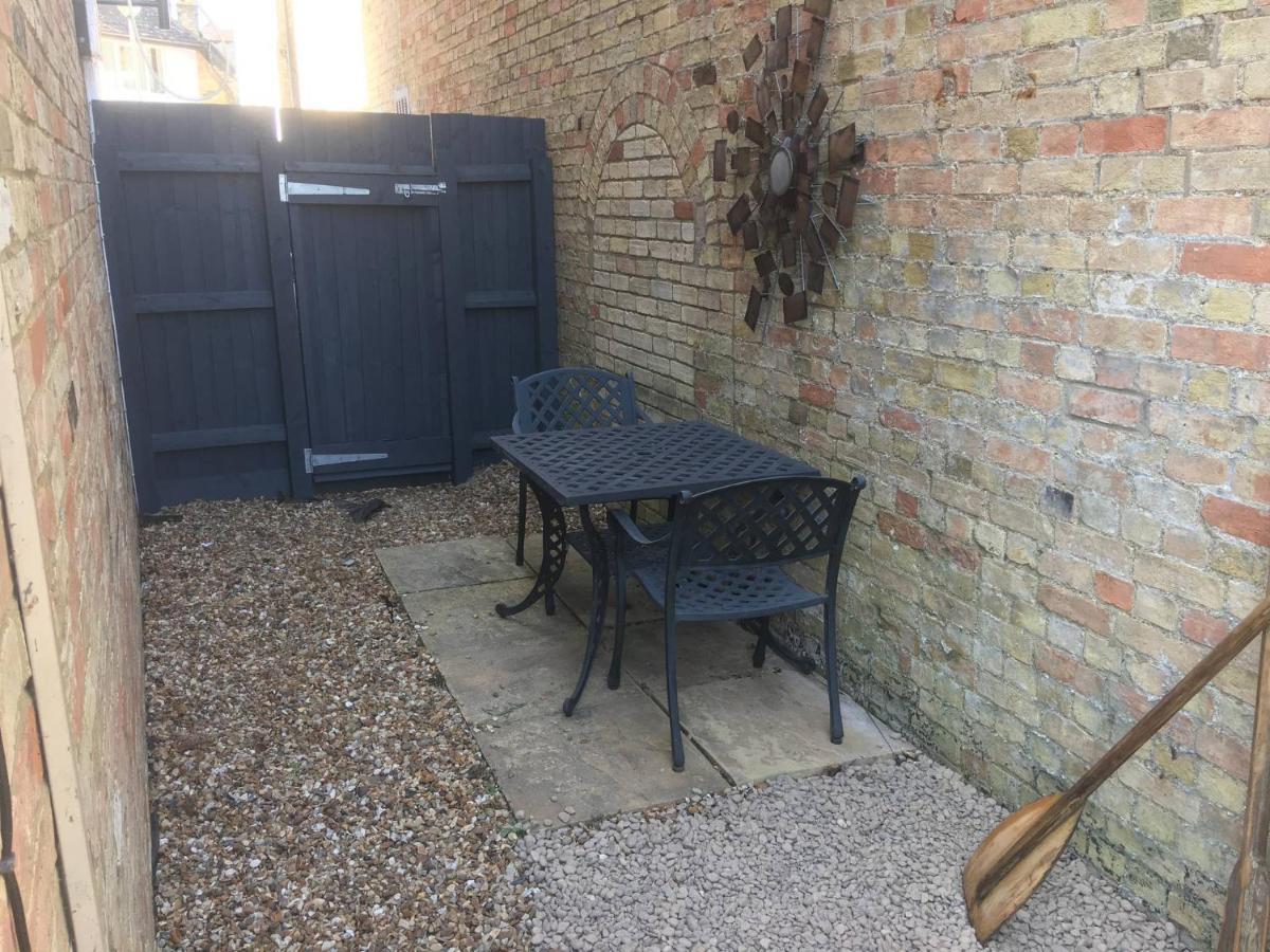 River Courtyard Apartment In The Heart Of Stneots Saint Neots Kültér fotó